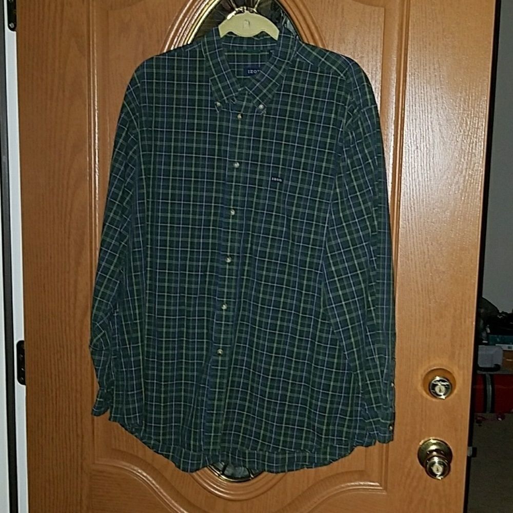 Izod button down dress shirt  Sz XL . EUC
